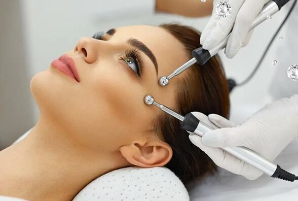 Terapia mikroprądowa – sprzętowa metoda odmładzania skóry twarzy